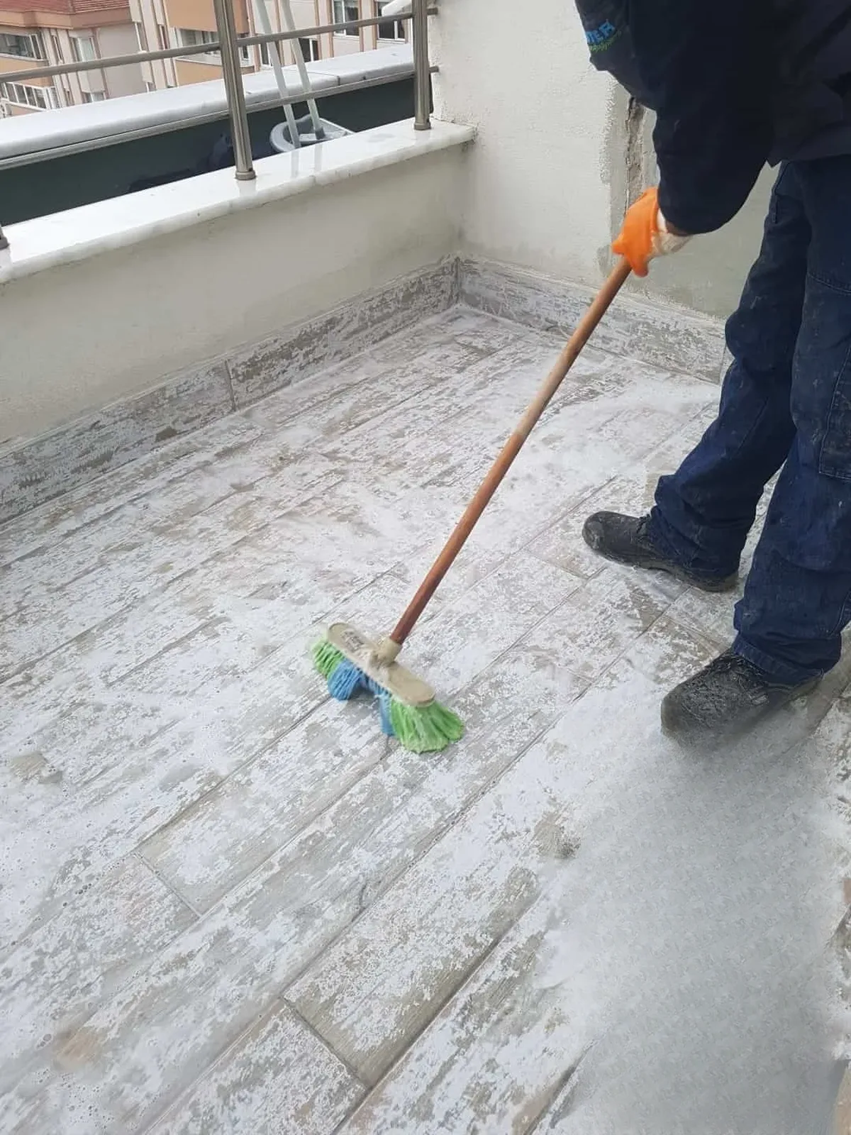 Göztepe Balkon Fayans Üzeri Poliüretan Su Yalıtım Su Yalıtımı — fotoğraf 2