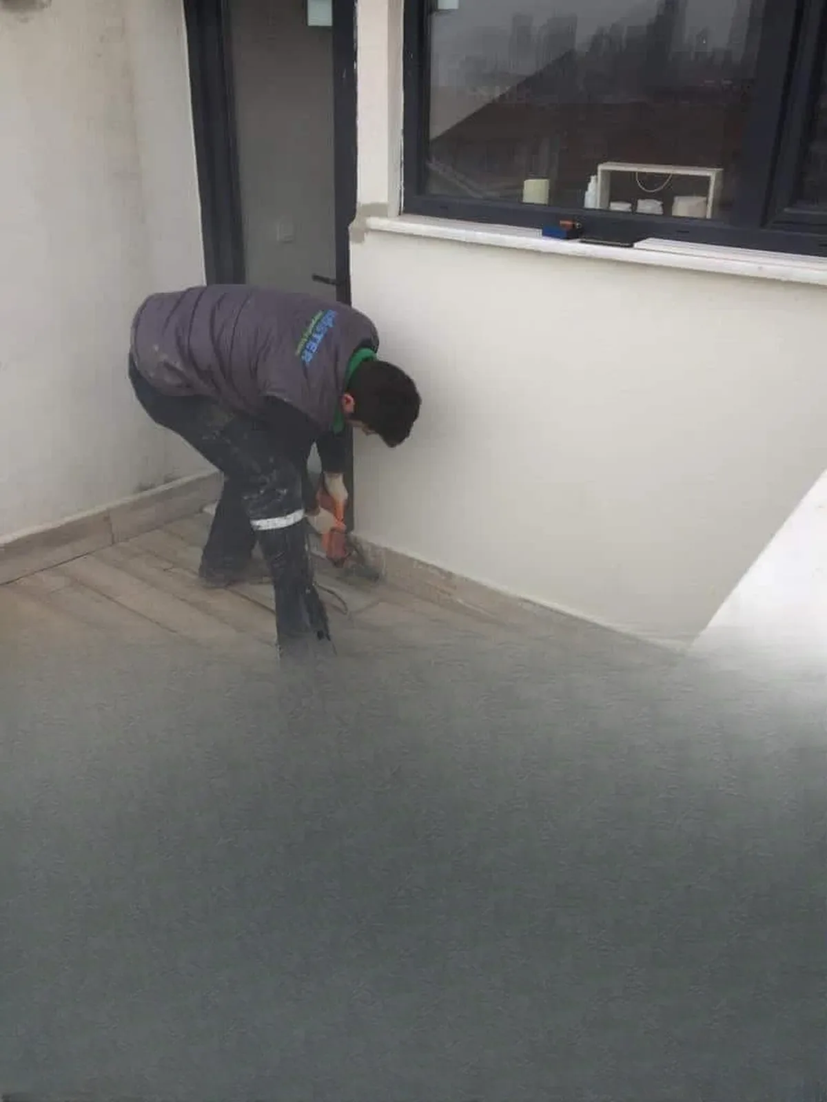 Göztepe Balkon Fayans Üzeri Poliüretan Su Yalıtım Su Yalıtımı — fotoğraf 4