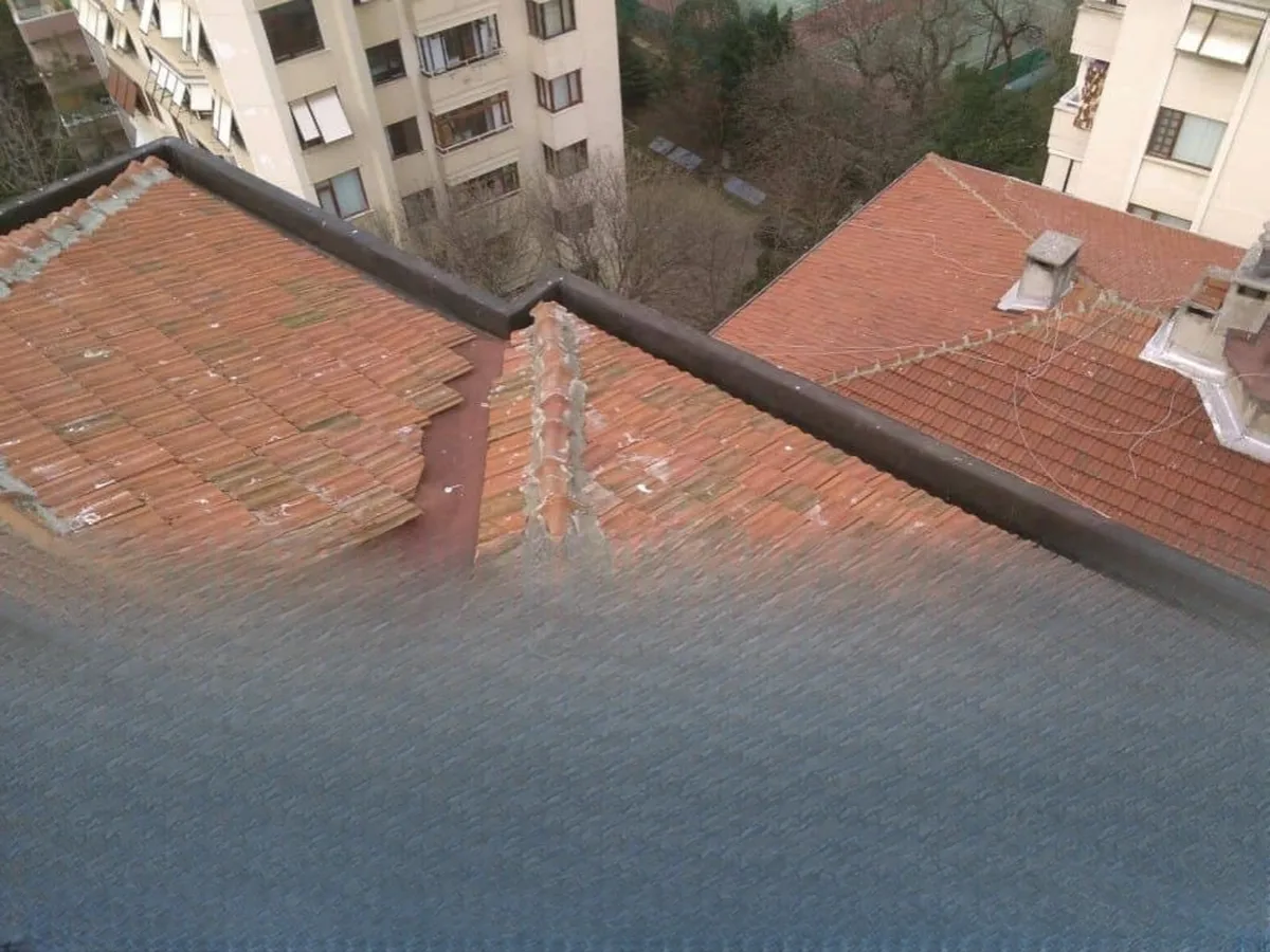 Göztepe Otmarsavcı Apt. Kiremit Aktarma Su Yalıtımı — fotoğraf 5