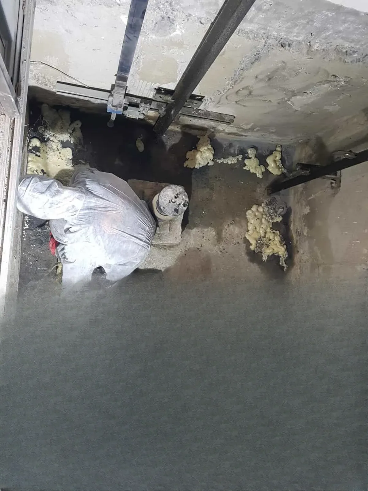 1 Levent Mettal Bank Asansör Kuyusu Su Yalıtımı — fotoğraf 2