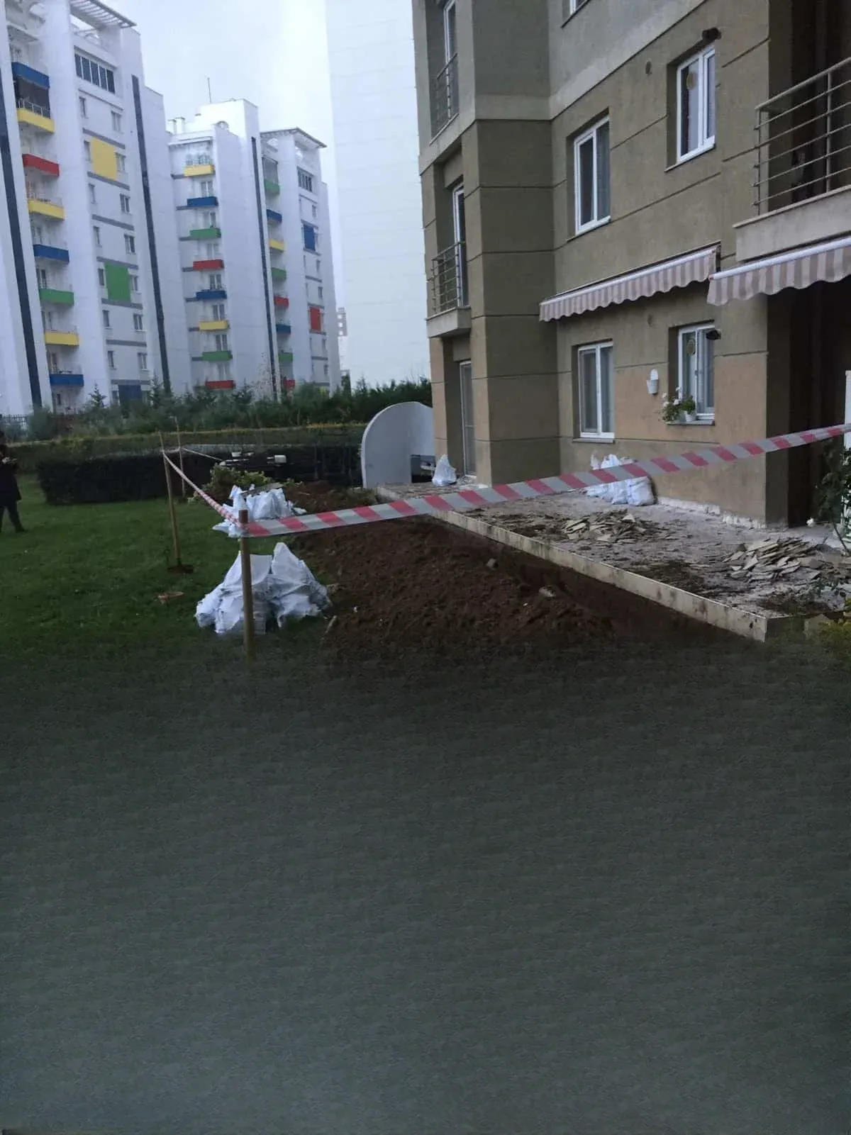 Pendik Dumankaya Sitesi Perde ve Fayans Üstü Su Yalıtımı — fotoğraf 2