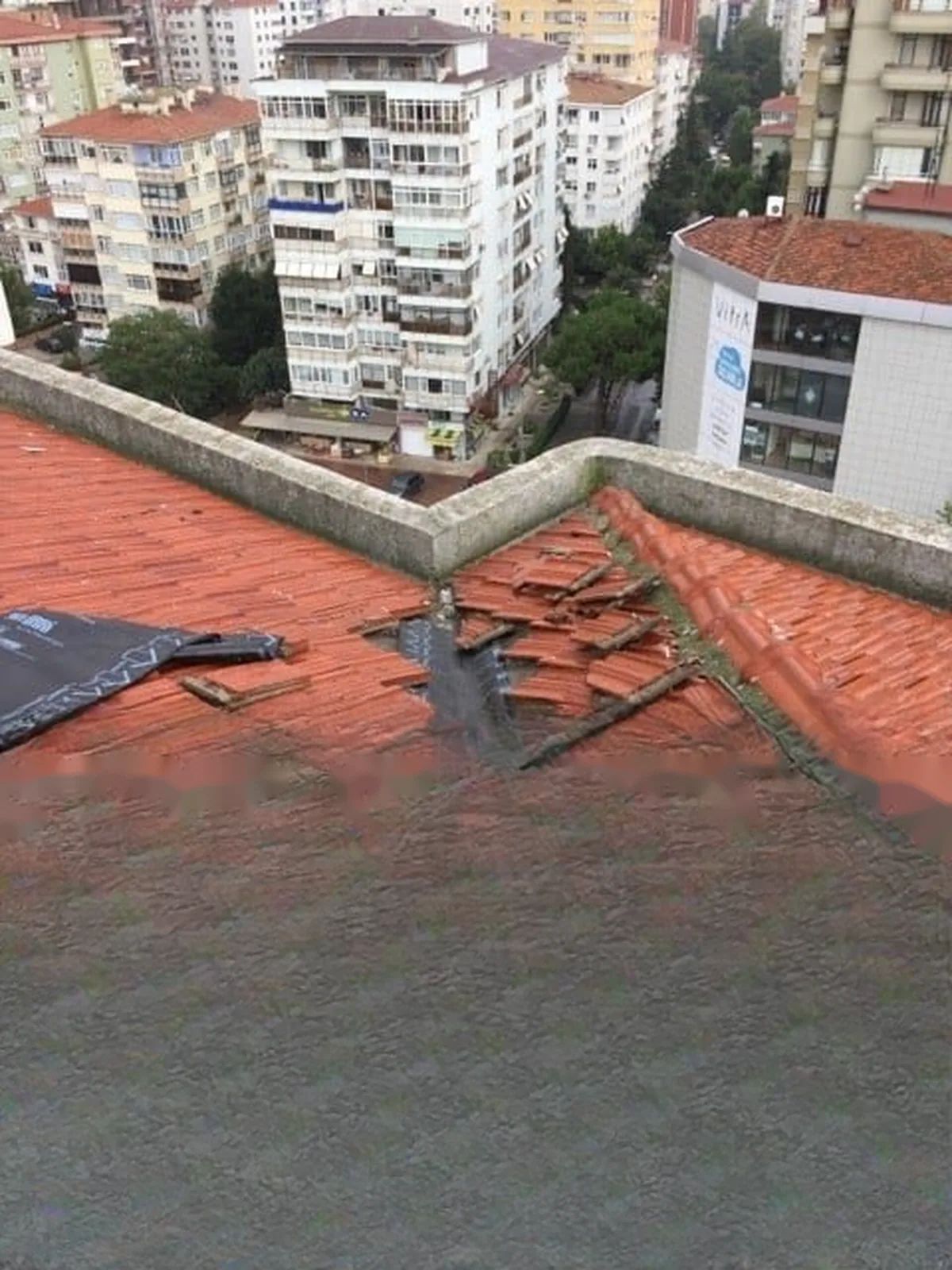 Bostancı Beyaz Konak Çatı Kiremit Aktarması ve Baca Su Yalıtımı — fotoğraf 4