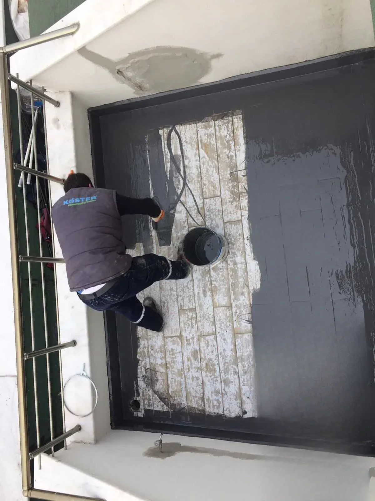 Göztepe Balkon Fayans Üzeri Poliüretan Su Yalıtım Su Yalıtımı — fotoğraf 5