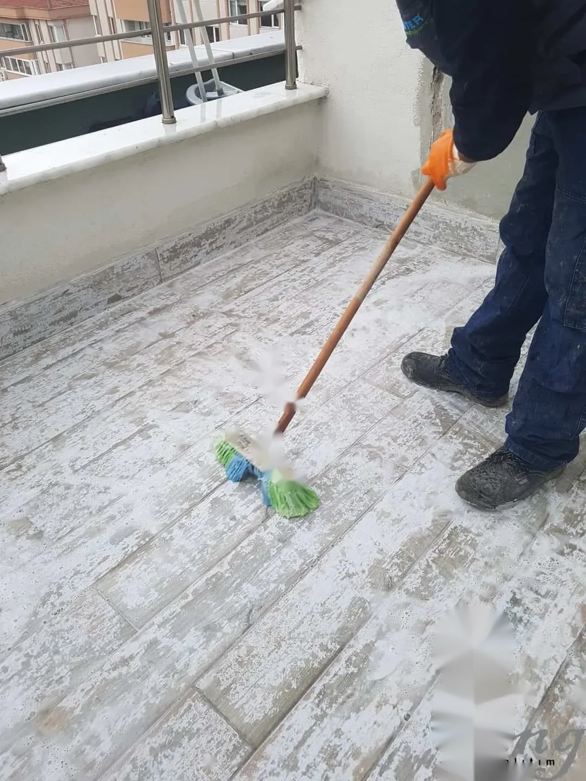 Göztepe Balkon Fayans Üzeri Poliüretan Su Yalıtım Su Yalıtımı — fotoğraf 2
