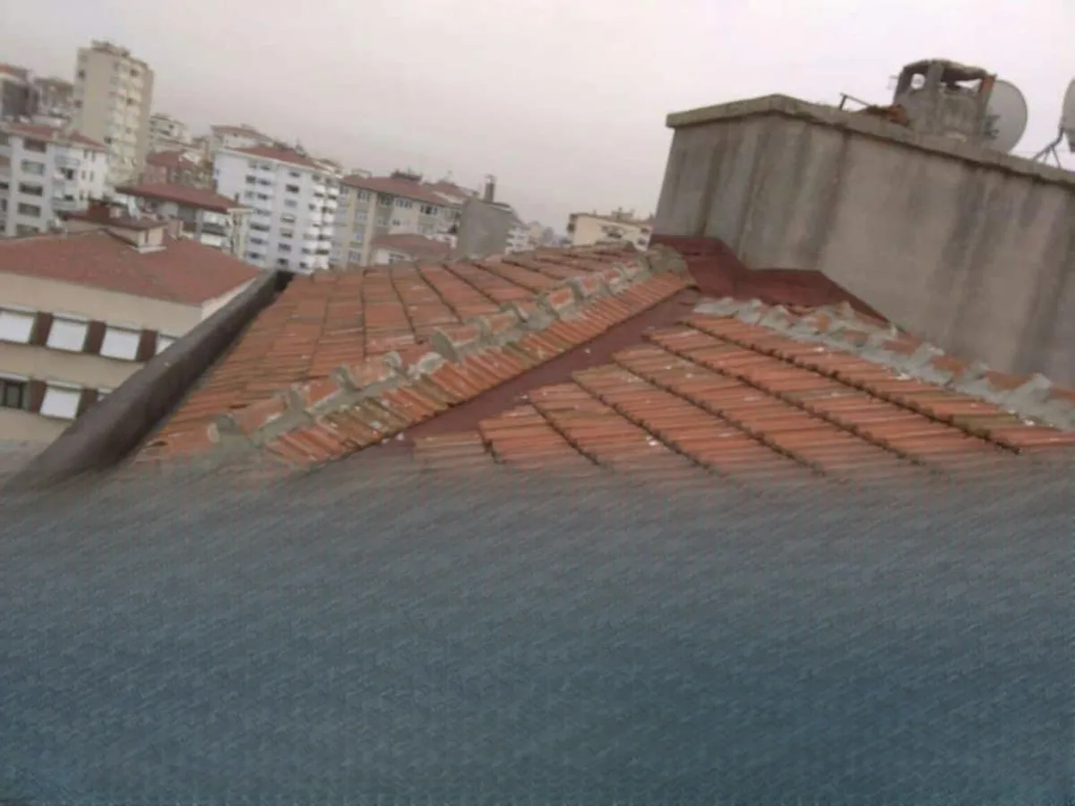 Göztepe Otmarsavcı Apt. Kiremit Aktarma Su Yalıtımı — fotoğraf 8
