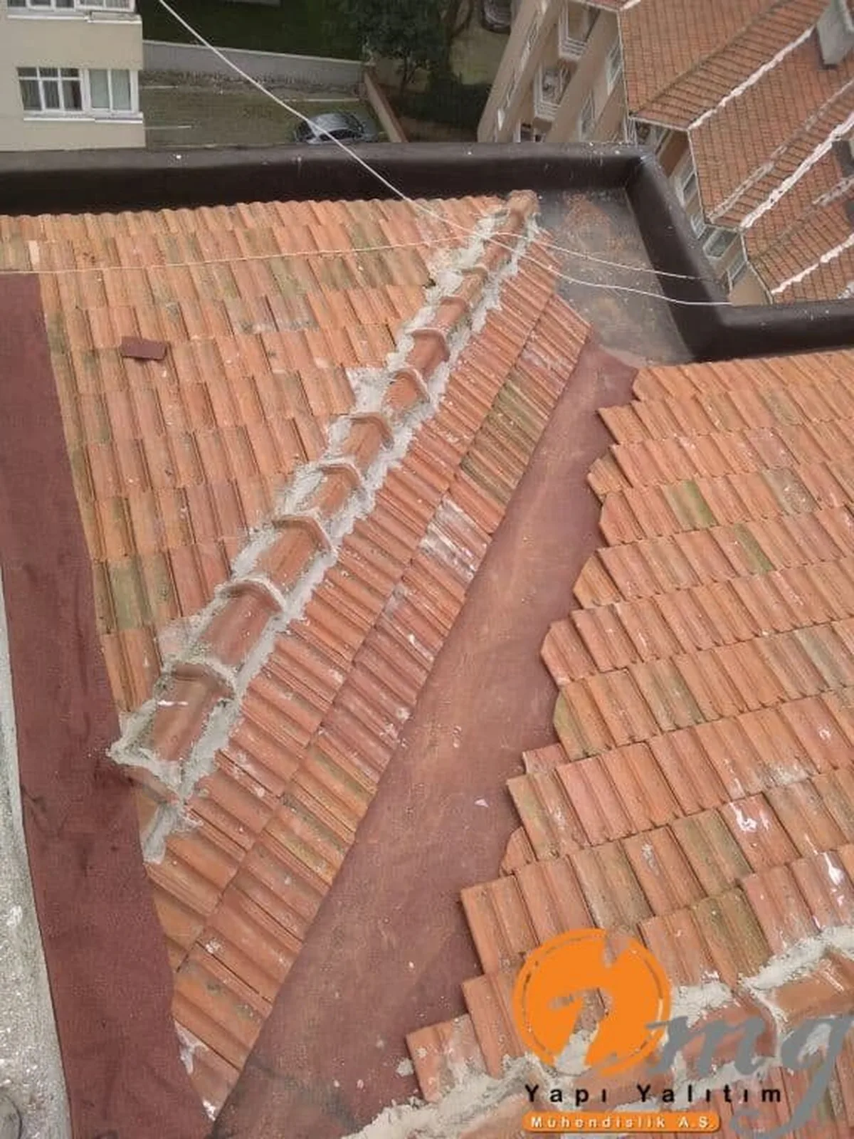 Göztepe Otmarsavcı Apt. Kiremit Aktarma Su Yalıtımı — fotoğraf 3