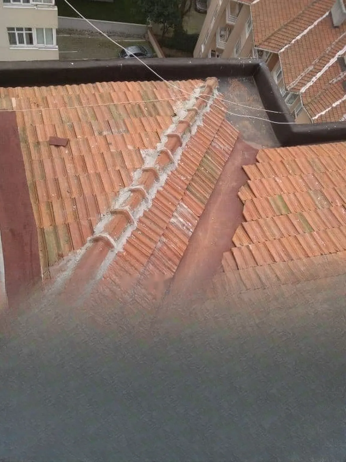 Göztepe Otmarsavcı Apt. Kiremit Aktarma Su Yalıtımı — fotoğraf 3