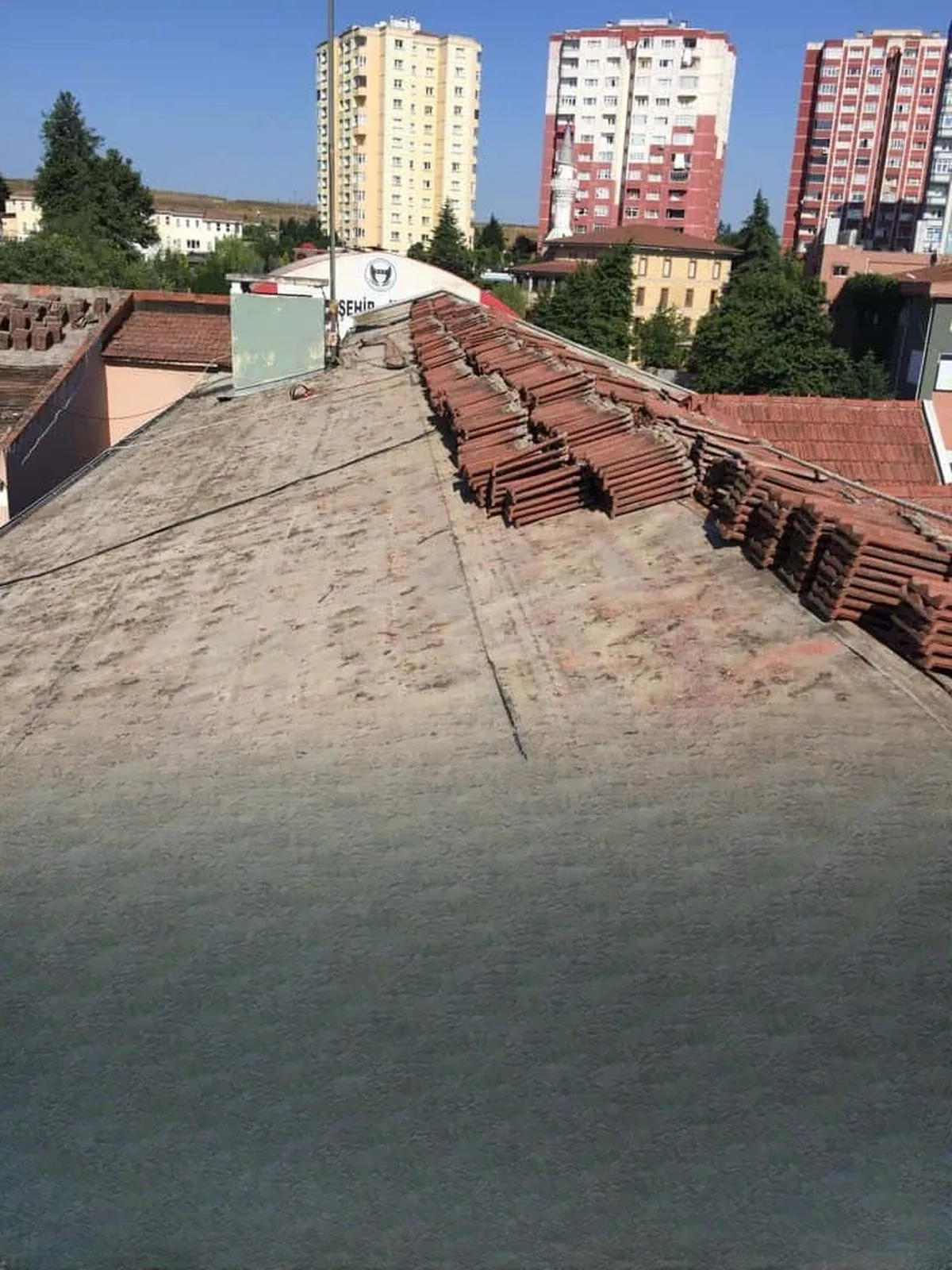 Başakşehir Çınar Koleji Çatı Kiremit Aktarması ve Su Yalıtımı — fotoğraf 6
