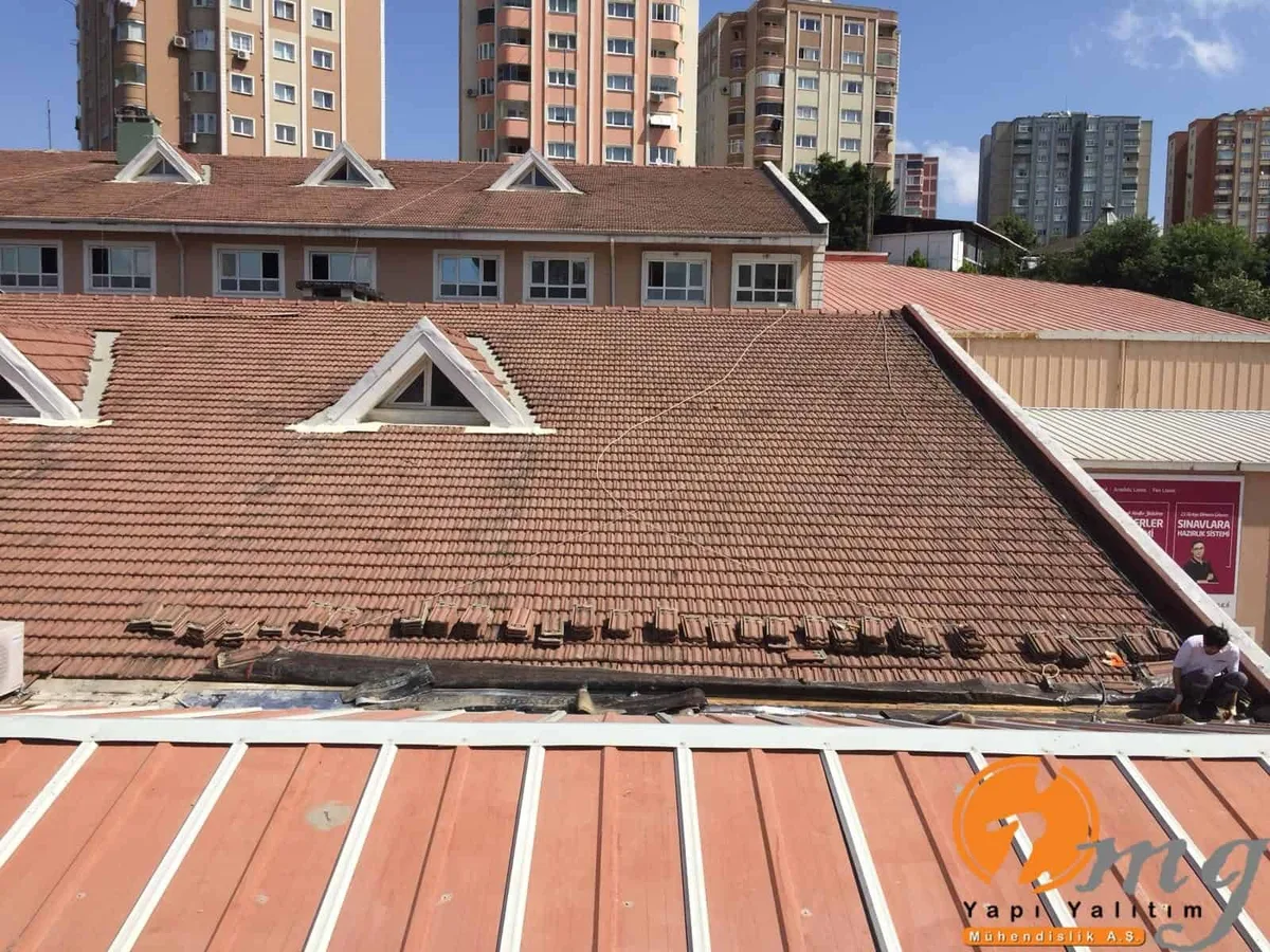 Başakşehir Çınar Koleji Çatı Kiremit Aktarması ve Su Yalıtımı — fotoğraf 3